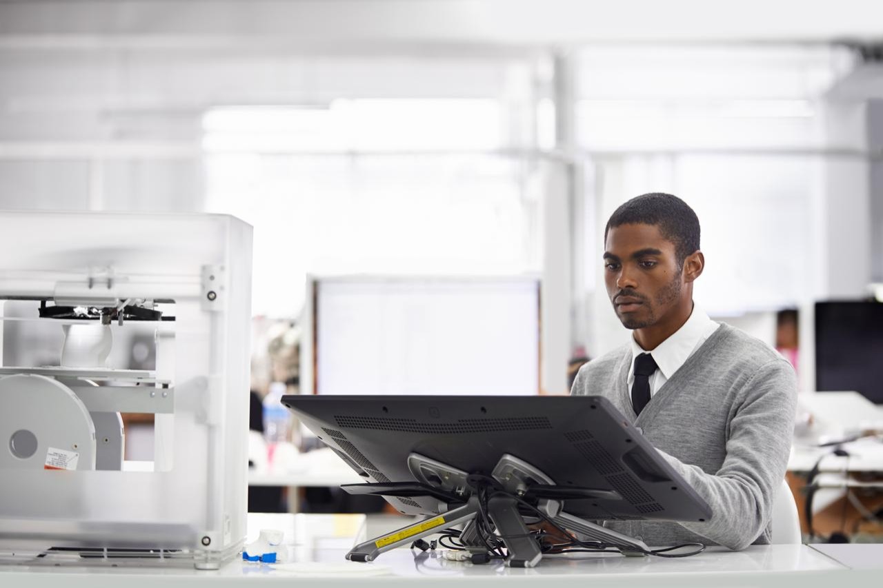 Cropped shot of a young man working on his computerhttp://195.154.178.81/DATA/i_collage/pi/shoots/783506.jpg